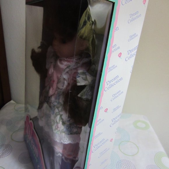 VINTAGE(RARE) DREAM COLLECTION (SABINA) BROWN HAIR (GIGO) DOLL/12" - Picture 9 of 10